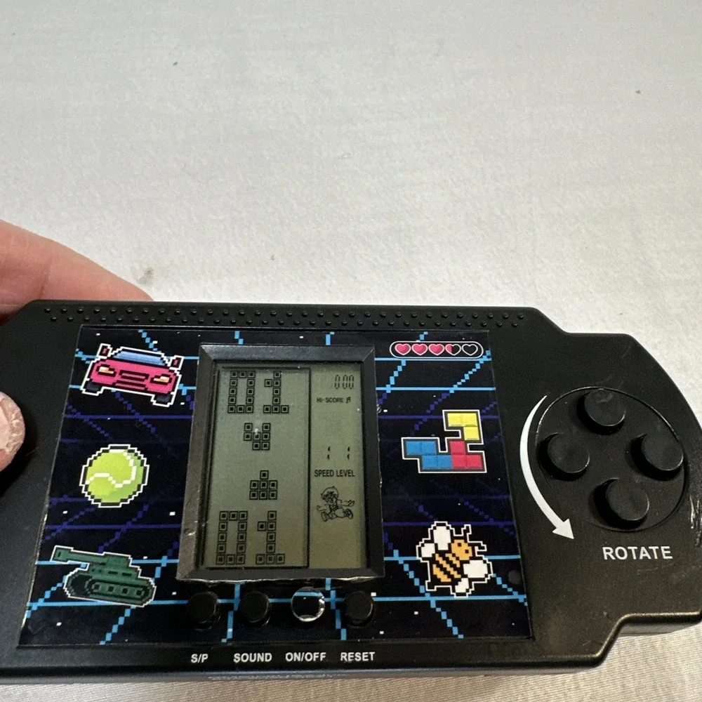 Retro Brick Game 21 in 1 Handheld LCD GAME Vtg Tested (2 AAA batteries NOT inc)